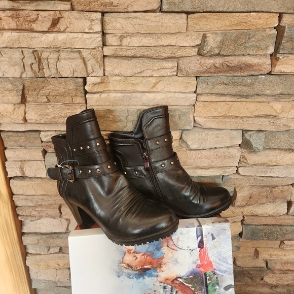 Short Bots - Picture 9 of 13